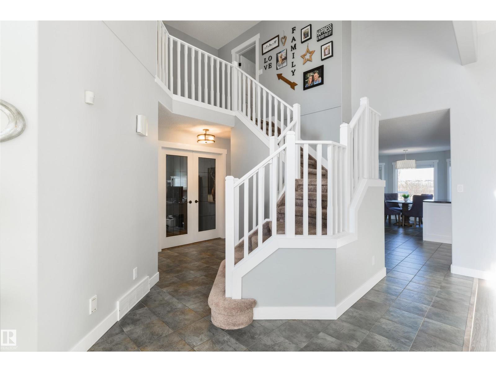 For sale: 462 ORMSBY RD W NW, Edmonton, Alberta T5T6B1 - E4481478 ...