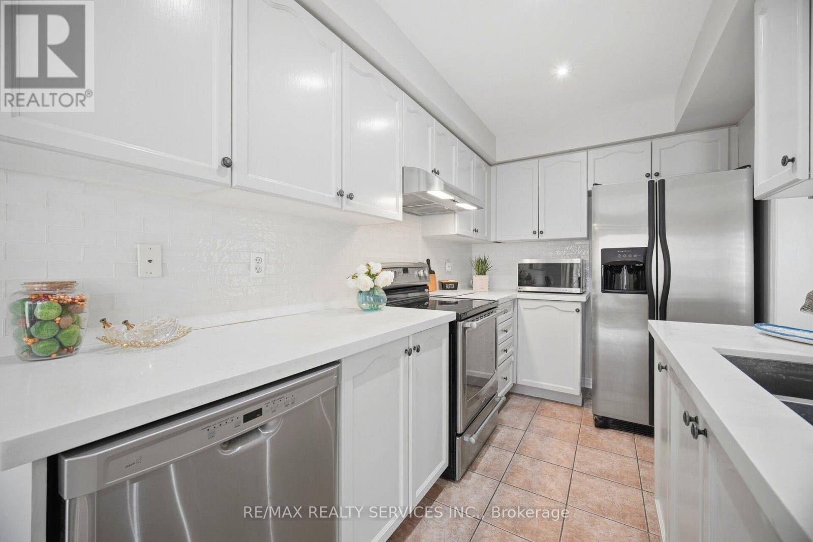 Row / Townhouse for Sale in 179 - 525 NOVO STAR DRIVE|Mississauga (Meadowvale Village), Ontario L5W1Y1 3