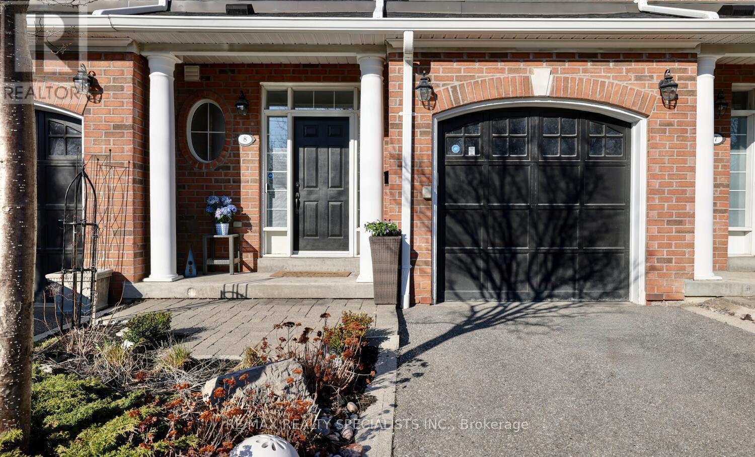Row / Townhouse for Sale in 8 - 85 CHURCH STREET|Mississauga (Streetsville), Ontario L5M1M6 2