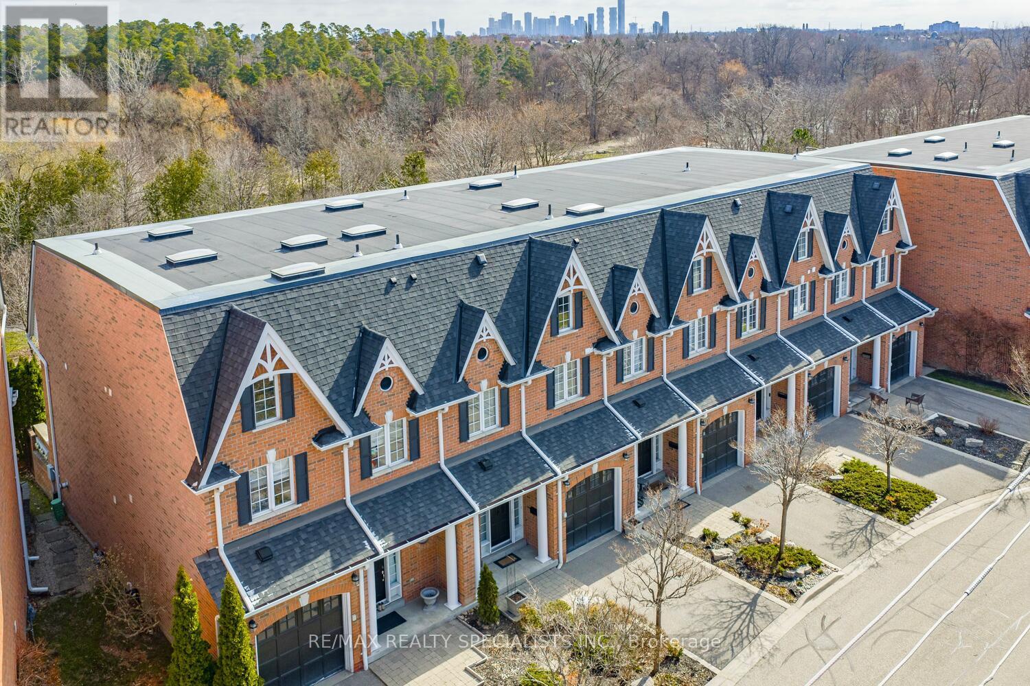 Row / Townhouse for Sale in 8 - 85 CHURCH STREET|Mississauga (Streetsville), Ontario L5M1M6 3