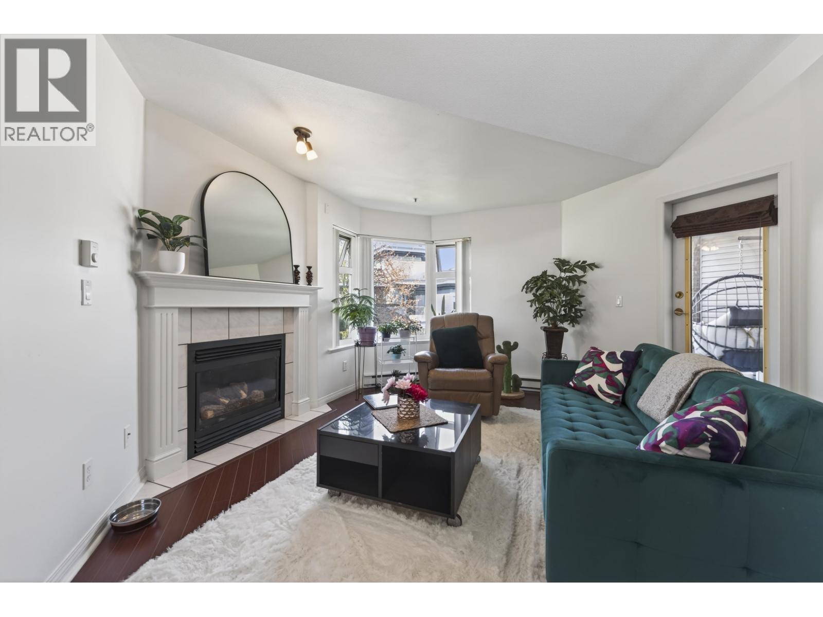 306 1999 SUFFOLK AVENUE