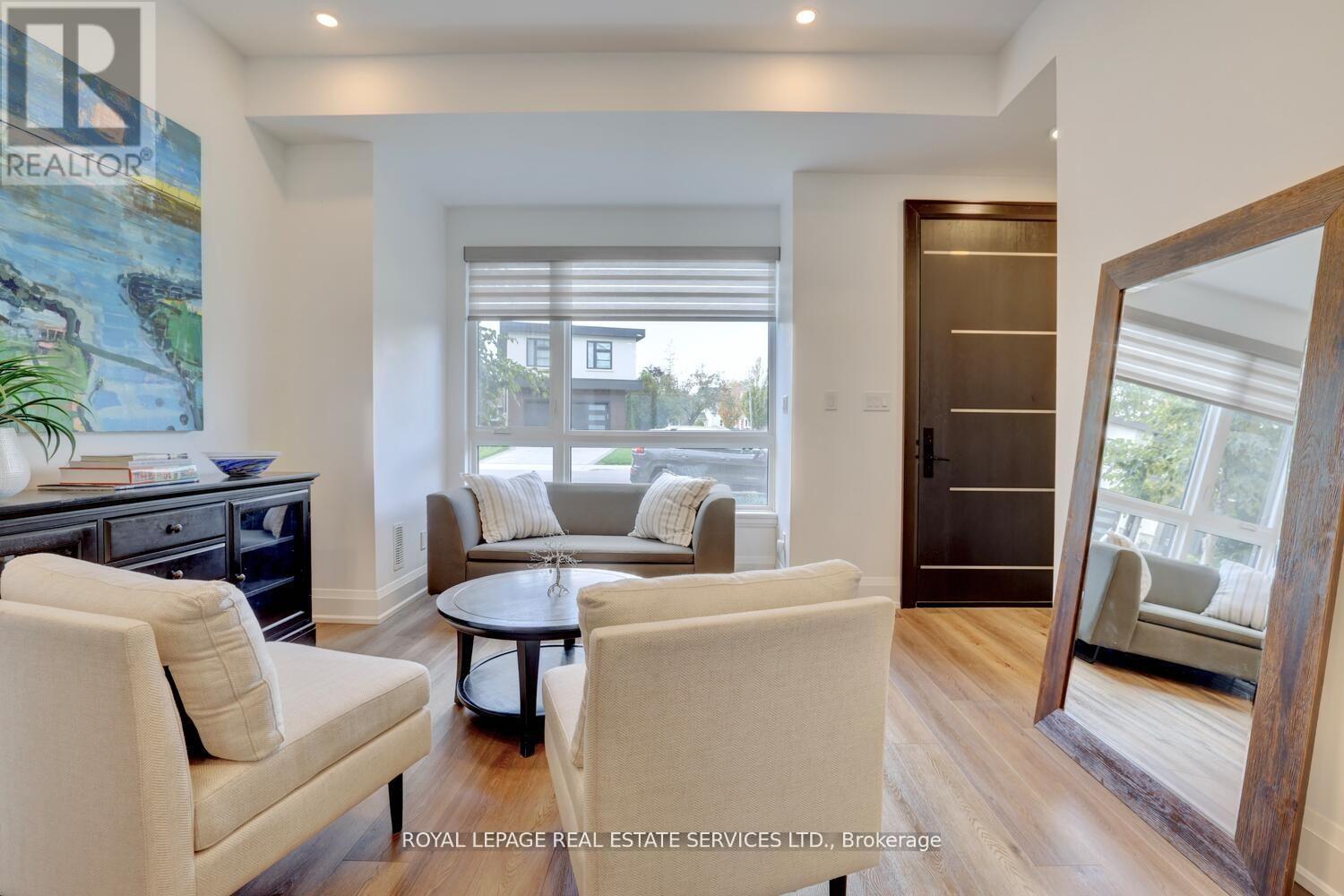 Row / Townhouse for Sale in 137 HIGH STREET W|Mississauga (Port Credit), Ontario L5H1K4 4