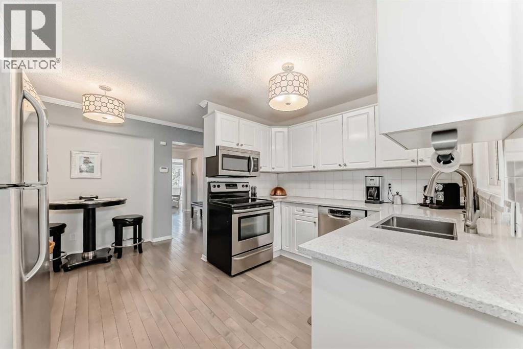 Row / Townhouse for Sale in 406, 3130 66 Avenue SW|Calgary, Alberta T3E5K8 4