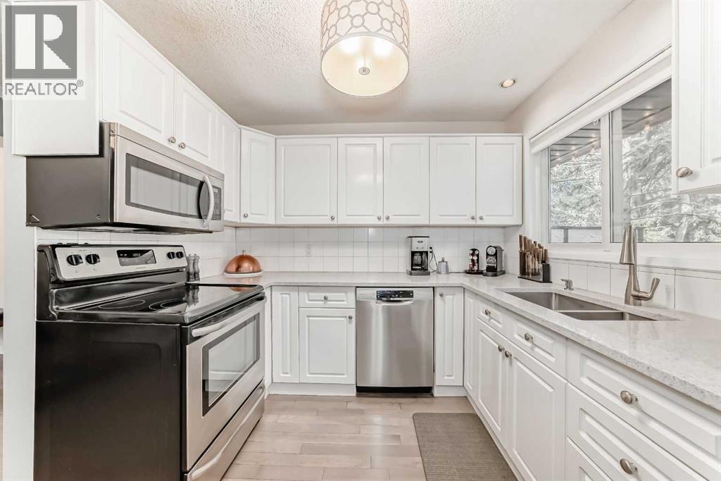 Row / Townhouse for Sale in 406, 3130 66 Avenue SW|Calgary, Alberta T3E5K8 5