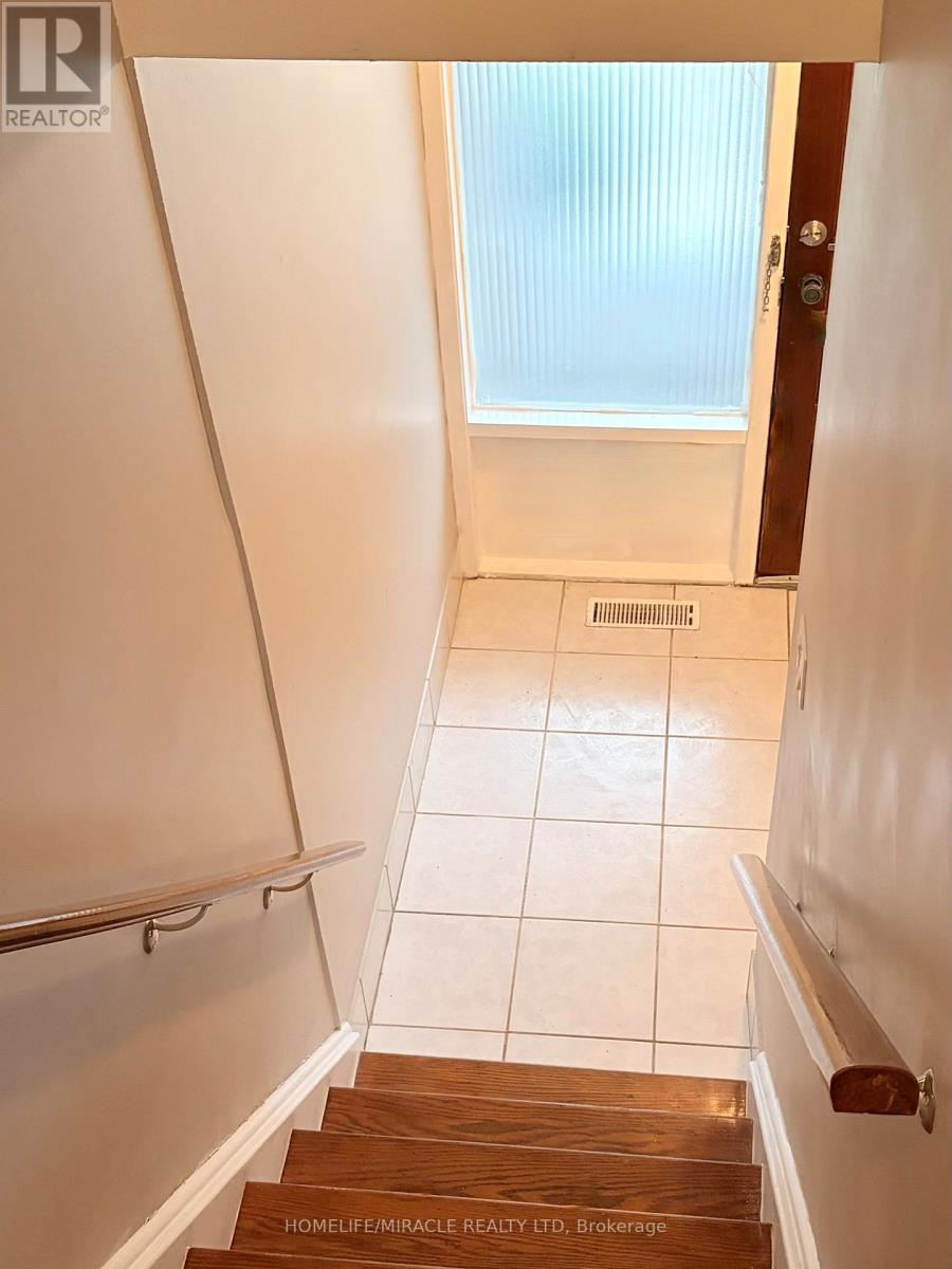 Row / Townhouse for Sale in 58 - 400 BLOOR STREET|Mississauga (Mississauga Valleys), Ontario L5A3M8 2