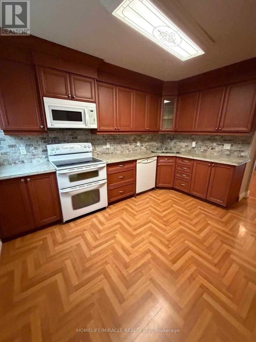 Row / Townhouse for Sale in 58 - 400 BLOOR STREET|Mississauga (Mississauga Valleys), Ontario L5A3M8 4