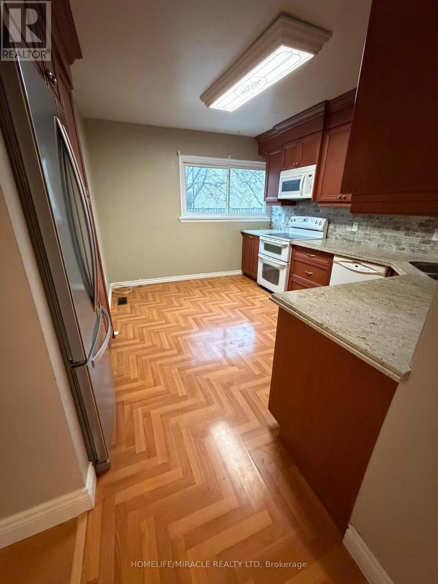 Row / Townhouse for Sale in 58 - 400 BLOOR STREET|Mississauga (Mississauga Valleys), Ontario L5A3M8 3