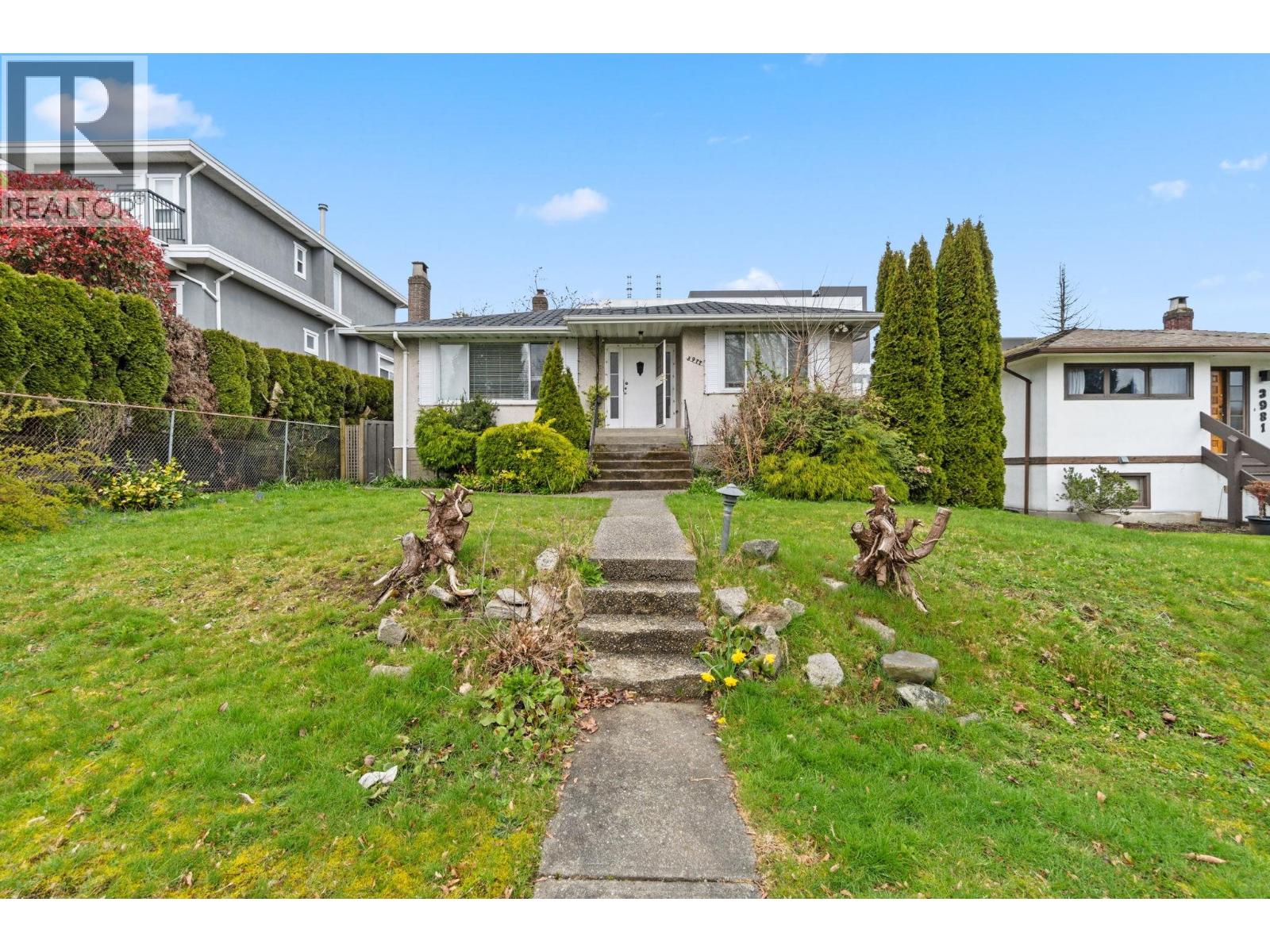 3977 FOREST STREET|Burnaby, British Columbia V5G1W7