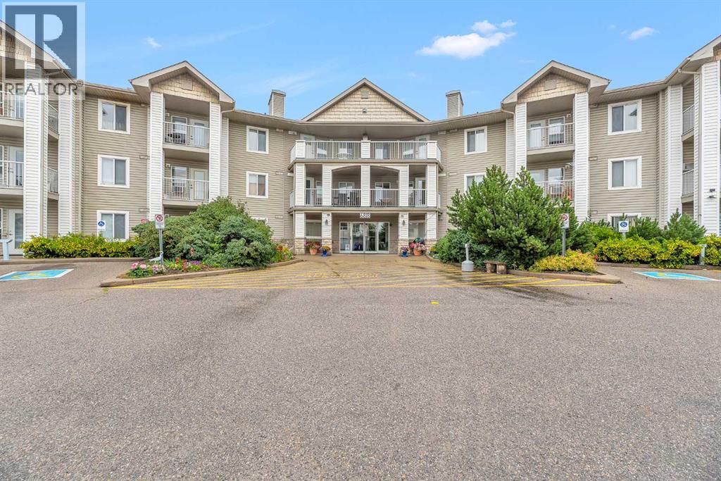 Apartment for Sale in 3340, 6818 Pinecliff Grove NE|Calgary, Alberta T1Y7L2