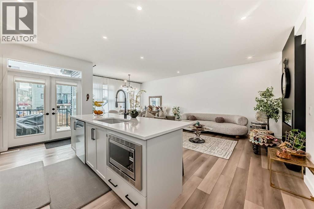 House for Sale in 385 Edith Road NW|Calgary, Alberta T3R1Y9 3