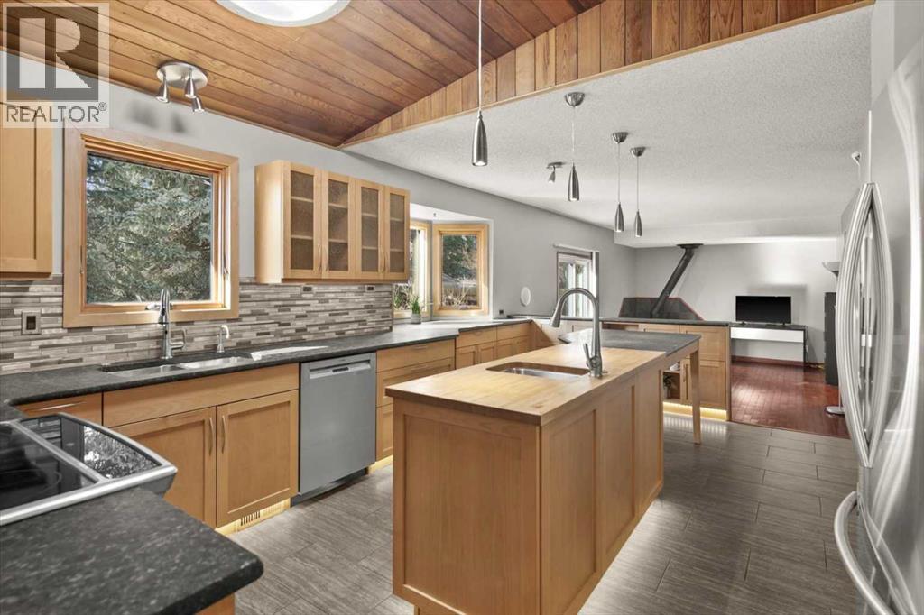 244 Ranchridge Bay NW