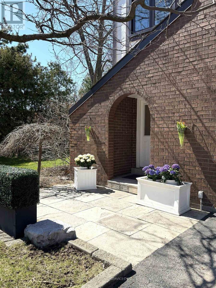 Row / Townhouse for Sale in 10 - 4230 FIELDGATE DRIVE|Mississauga (Rathwood), Ontario L4W2M5 2