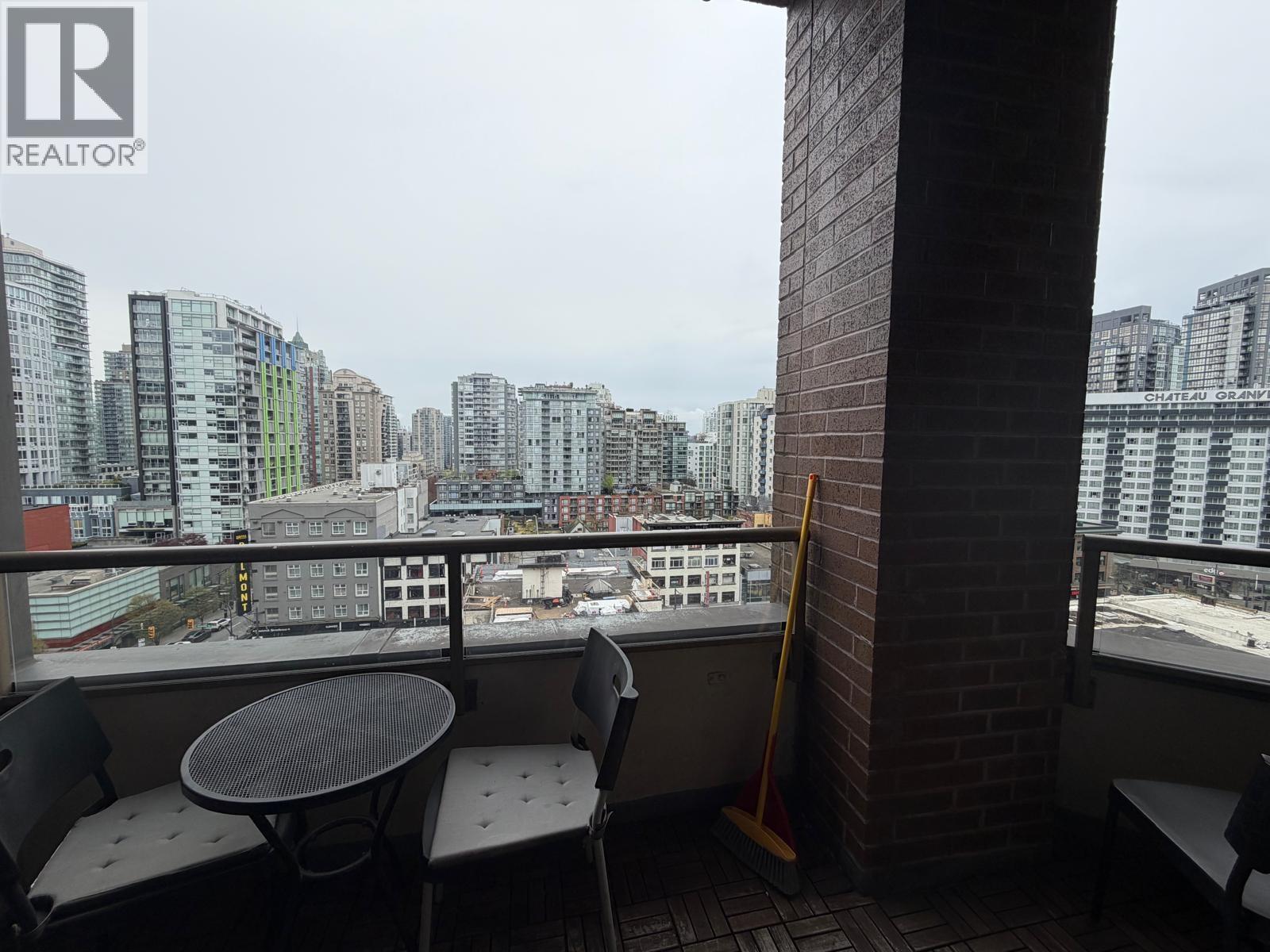 808 1010 HOWE STREET