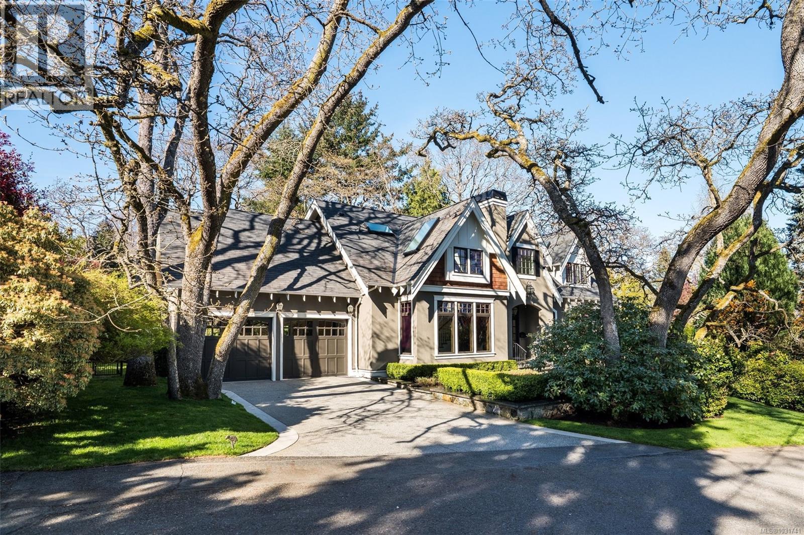 For sale: 2096 Falkland Pl, Oak Bay, British Columbia V8S4M5