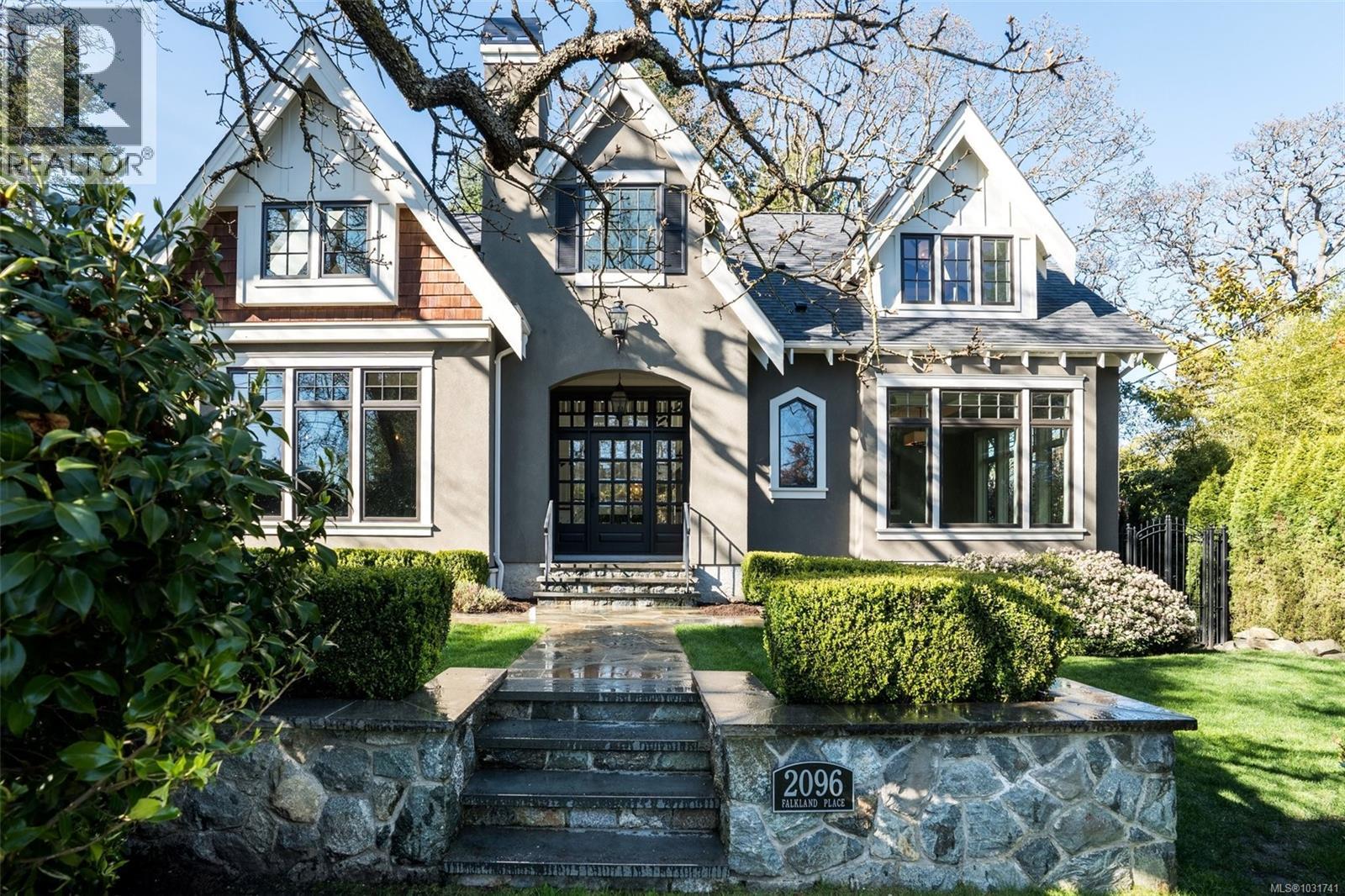For sale: 2096 Falkland Pl, Oak Bay, British Columbia V8S4M5