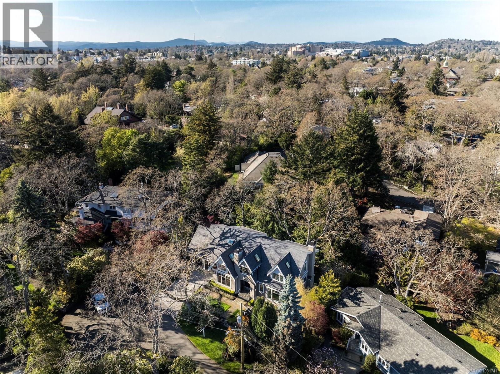 For sale: 2096 Falkland Pl, Oak Bay, British Columbia V8S4M5