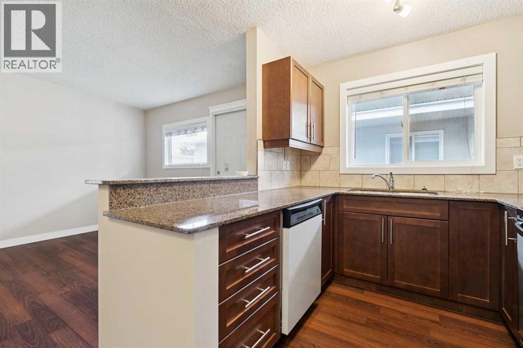 Apartment for Sale in 4, 605 67 Avenue SW|Calgary, Alberta T2V0M3 4