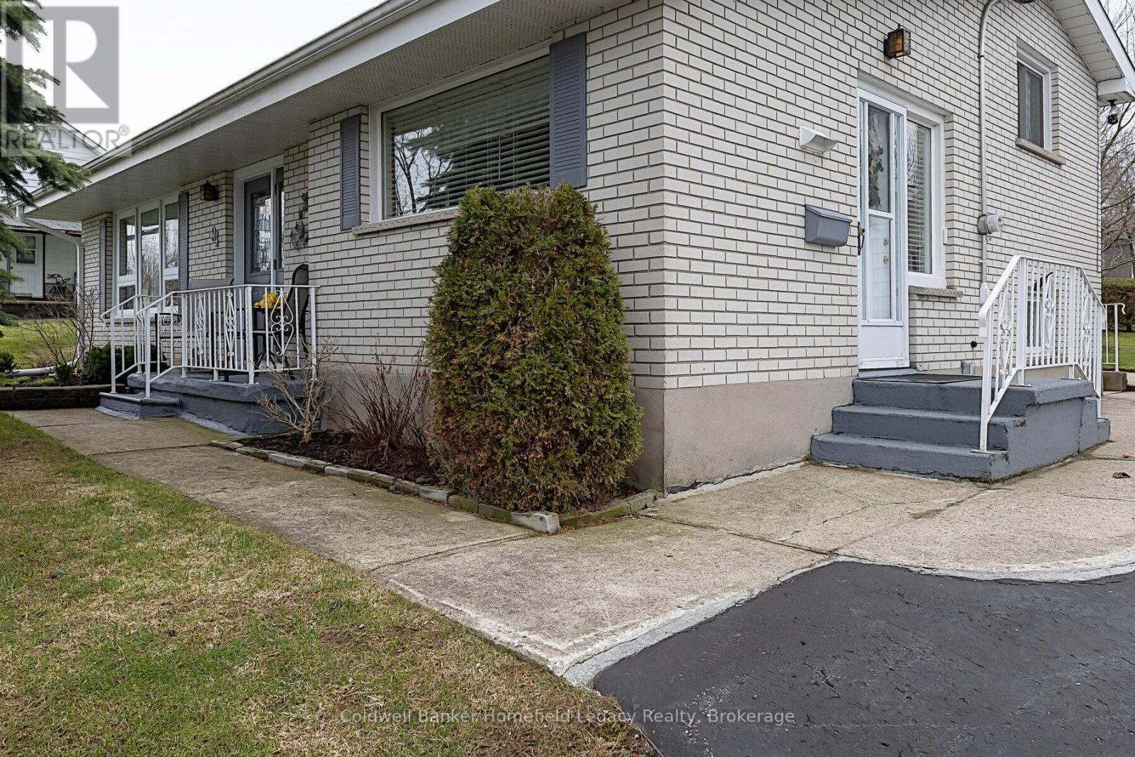 For sale: 94 WILLIAM STREET N, St. Marys, Ontario N4X1B8