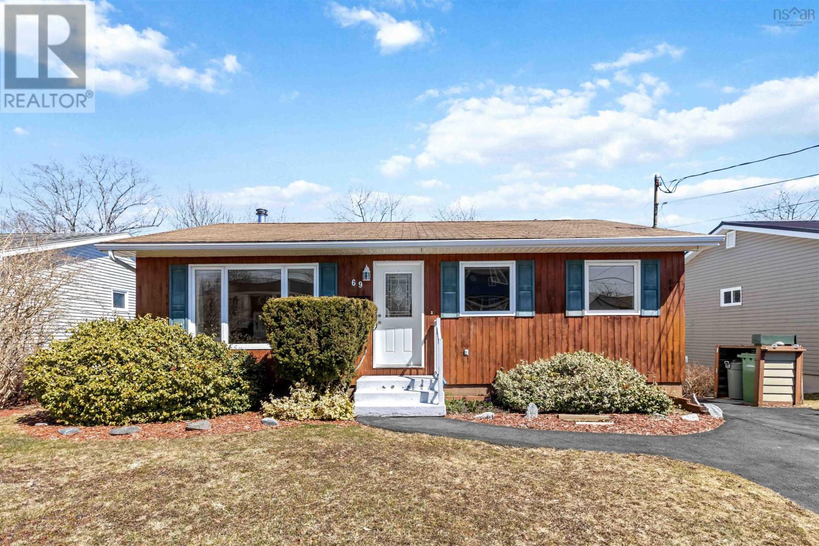 69 La Pierre Crescent