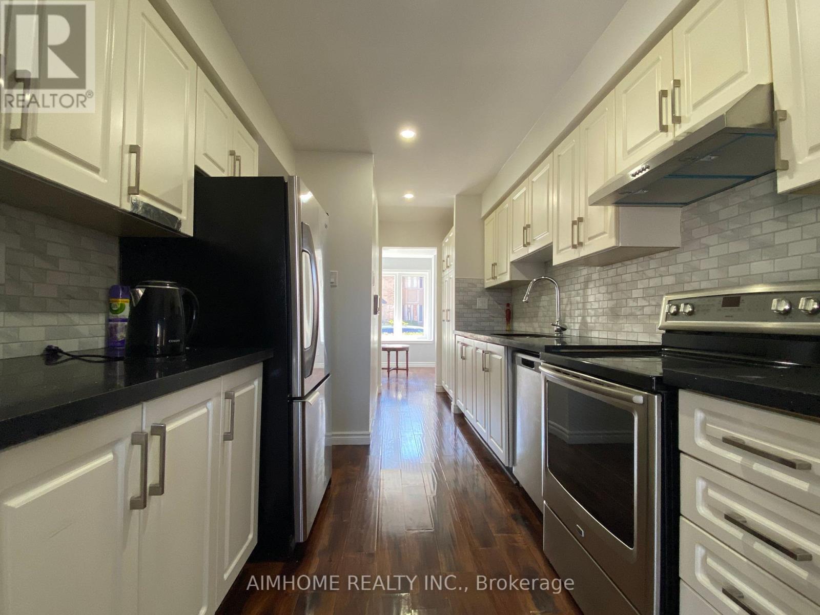 Row / Townhouse for Sale in 23 - 4635 REGENTS TERRACE|Mississauga (Hurontario), Ontario L5R1X2 3