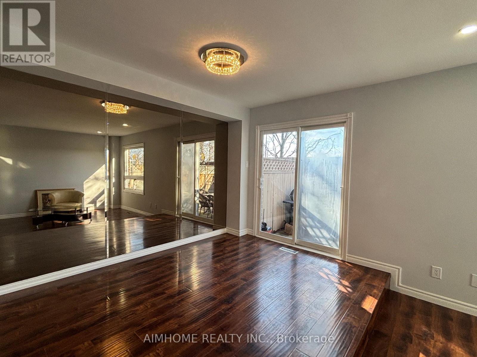 Row / Townhouse for Sale in 23 - 4635 REGENTS TERRACE|Mississauga (Hurontario), Ontario L5R1X2 4