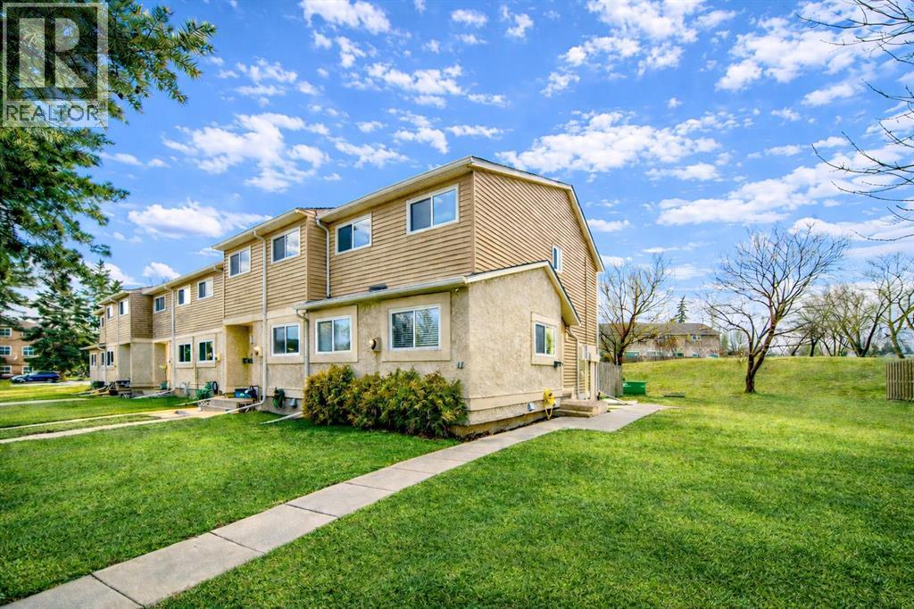 Row / Townhouse for Sale in 41, 5520 1 Avenue SE|Calgary, Alberta T2A5Z7 3