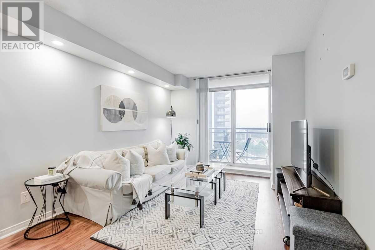 908 - 75 KING WILLIAM CRESCENT