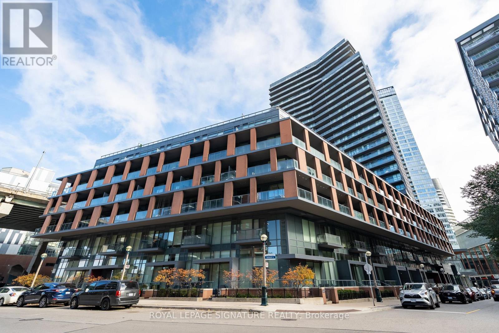 20 BRUYERES MEWS, Toronto (Niagara), Ontario M5V0G8