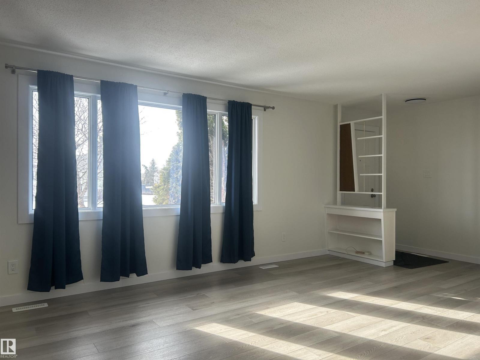 Dining area — 14911 77 St NW Kilkenny