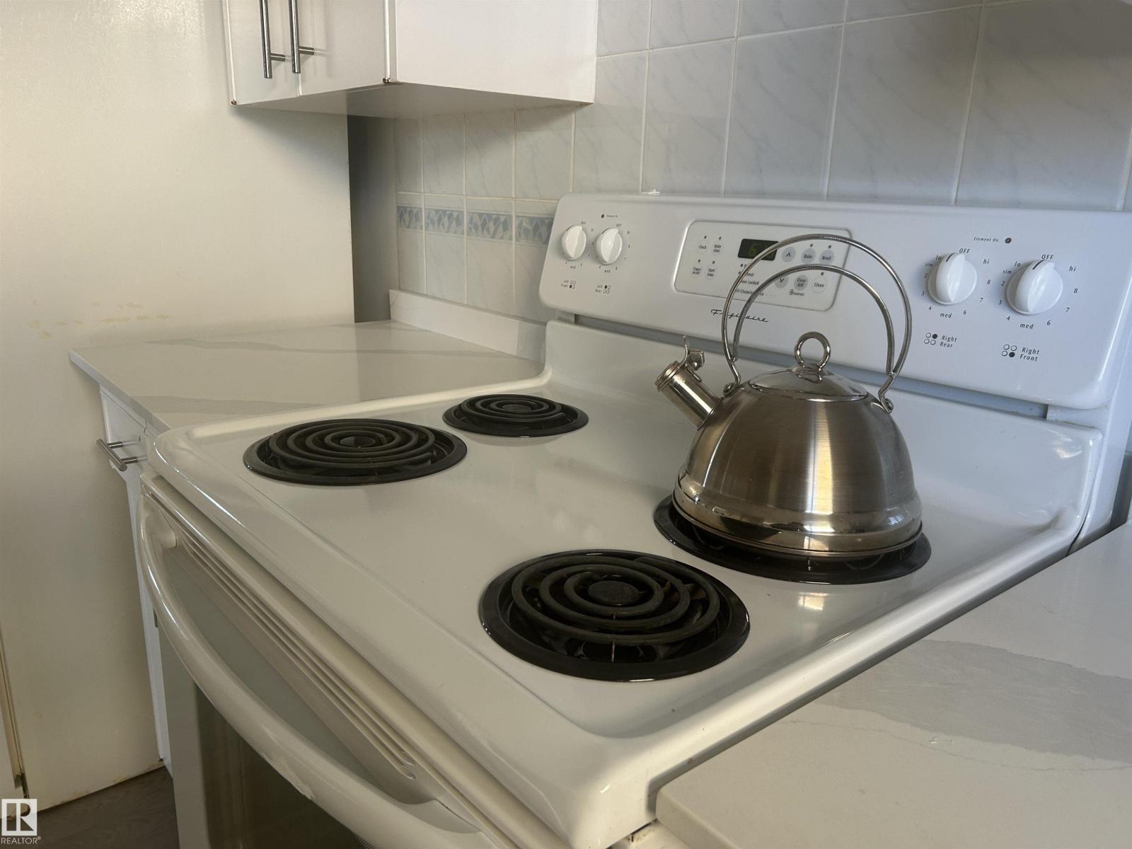 Full bathroom — 14911 77 St NW Edmonton