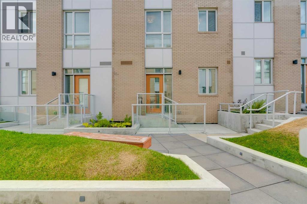 Row / Townhouse for Sale in 4010 Kovitz Lane NW|Calgary, Alberta T3B6A8