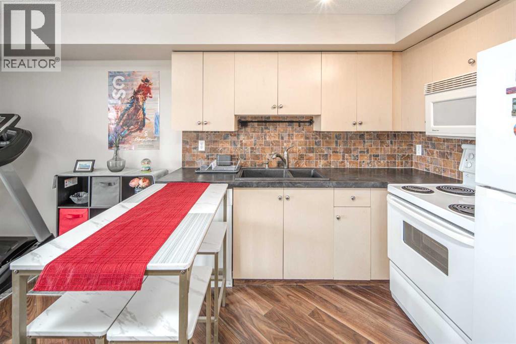 Apartment for Sale in 307, 17 Country Village Bay NE|Calgary, Alberta T3K5Z3 2