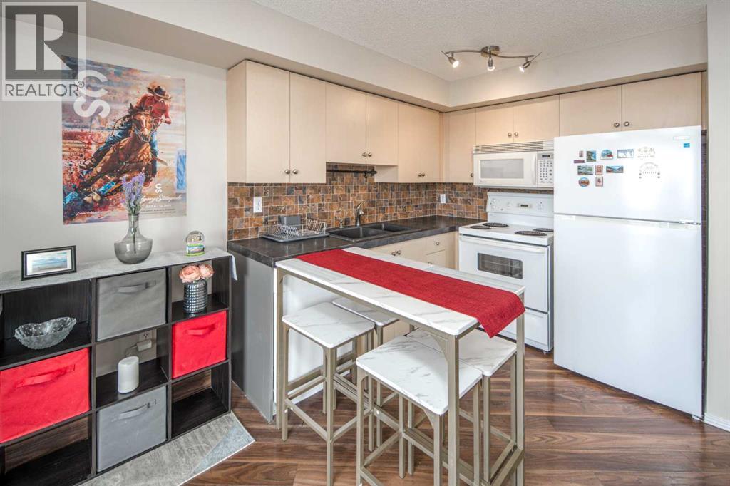 Apartment for Sale in 307, 17 Country Village Bay NE|Calgary, Alberta T3K5Z3 4