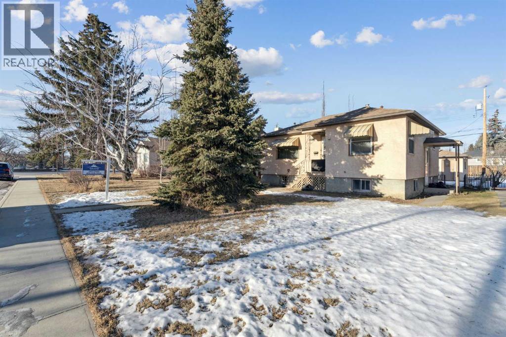 House for Sale in 450 34 Avenue NW|Calgary, Alberta T2K0B8 2