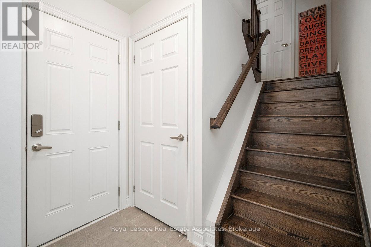 Row / Townhouse for Sale in 3076 CASCADE COMMON|Oakville (JM Joshua Meadows), Ontario L6H0R7 4