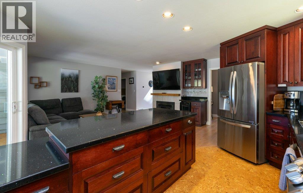 For sale: 3789 Zinck Road, Scotch Creek, British Columbia V0E1M5 ...