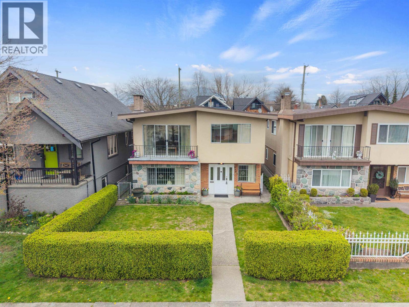 2663 DUNDAS STREET|Vancouver, British Columbia V5K1R1