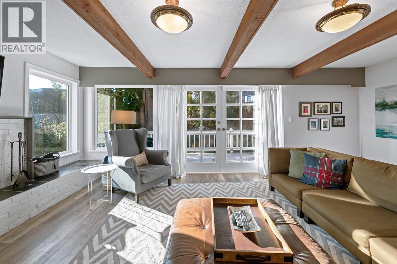 For sale: 4032 RIPPLE ROAD, West Vancouver, British Columbia V7V3K9 ...