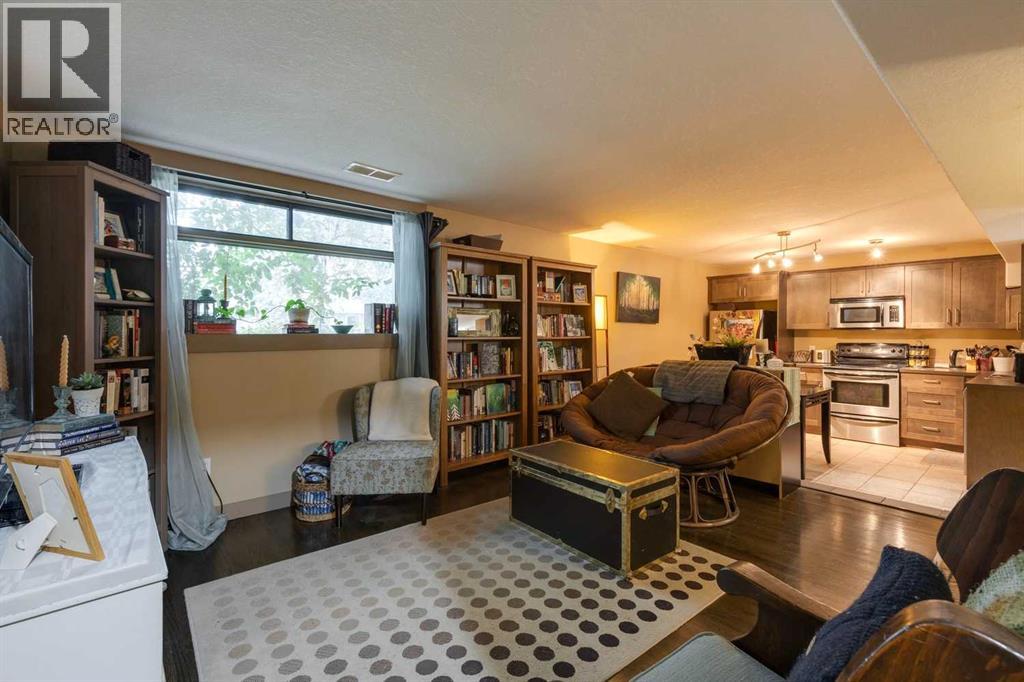 Apartment for Sale in 6, 2121 26 Avenue SW|Calgary, Alberta T2T1E7 3