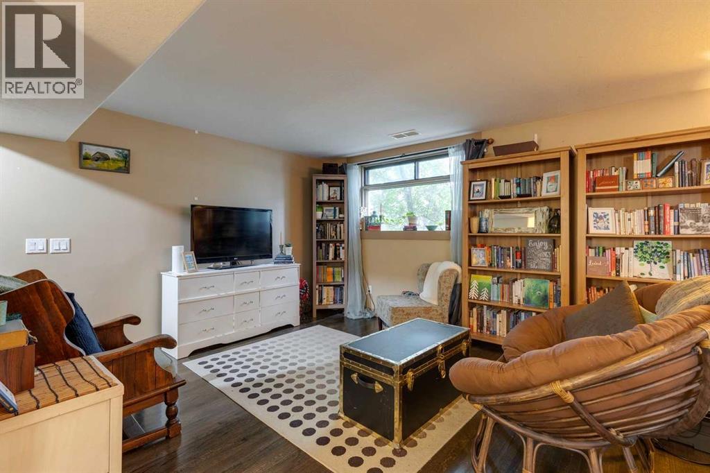 Apartment for Sale in 6, 2121 26 Avenue SW|Calgary, Alberta T2T1E7 2