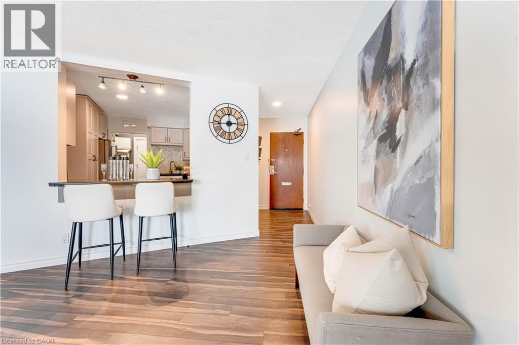 For sale: 250 GLENRIDGE Drive Unit# 102, Waterloo, Ontario N2J4H8