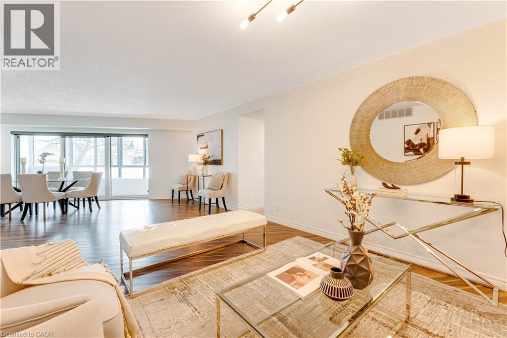 For sale: 250 GLENRIDGE Drive Unit# 102, Waterloo, Ontario N2J4H8