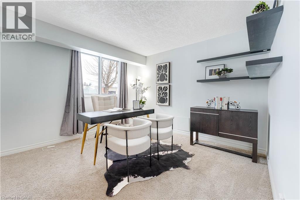 For sale: 250 GLENRIDGE Drive Unit# 102, Waterloo, Ontario N2J4H8