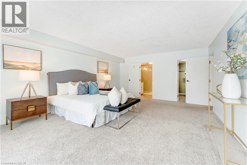 For sale: 250 GLENRIDGE Drive Unit# 102, Waterloo, Ontario N2J4H8