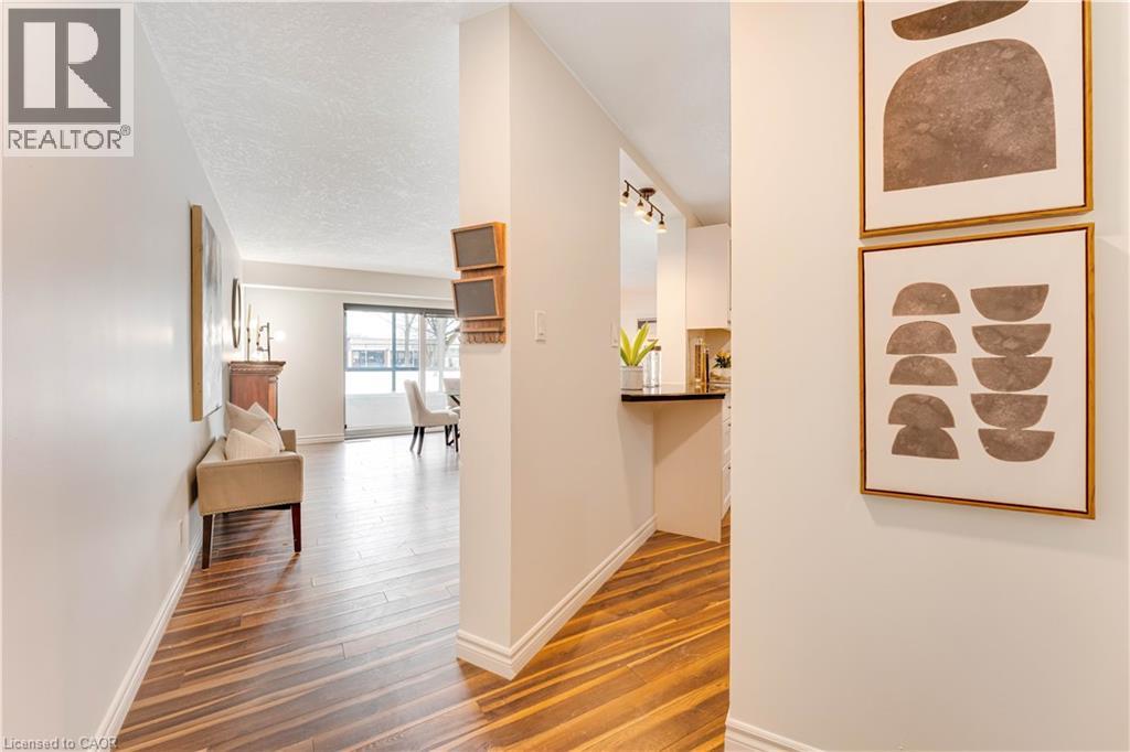 For sale: 250 GLENRIDGE Drive Unit# 102, Waterloo, Ontario N2J4H8