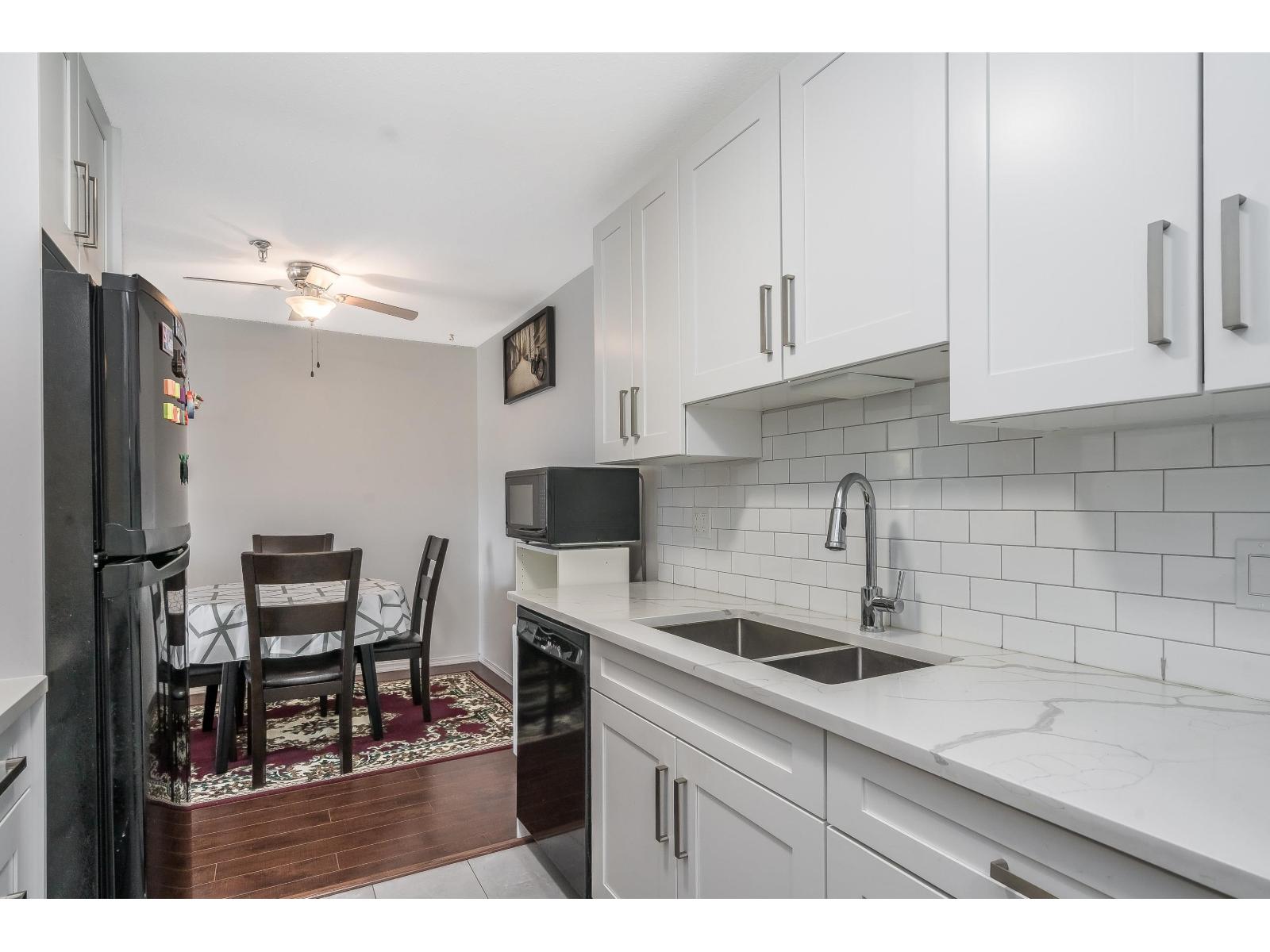 For sale: 215 33535 KING ROAD, Abbotsford, British Columbia V2S6Z5