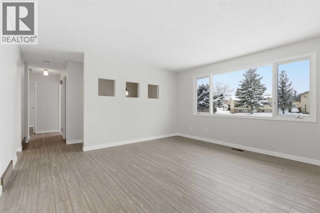 House for Sale in 32 Fonda Mews SE|Calgary, Alberta T2A5S5 5