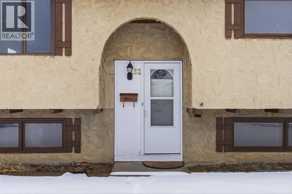 House for Sale in 32 Fonda Mews SE|Calgary, Alberta T2A5S5 3