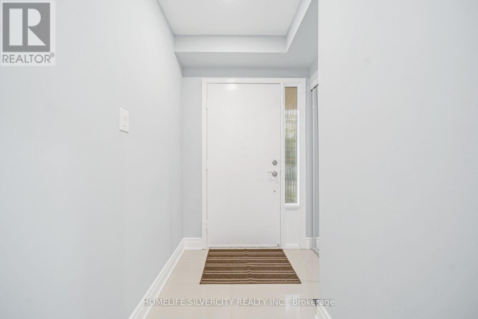 Row / Townhouse for Sale in 66 - 60 HANSON ROAD|Mississauga (Fairview), Ontario L5B2P6 2