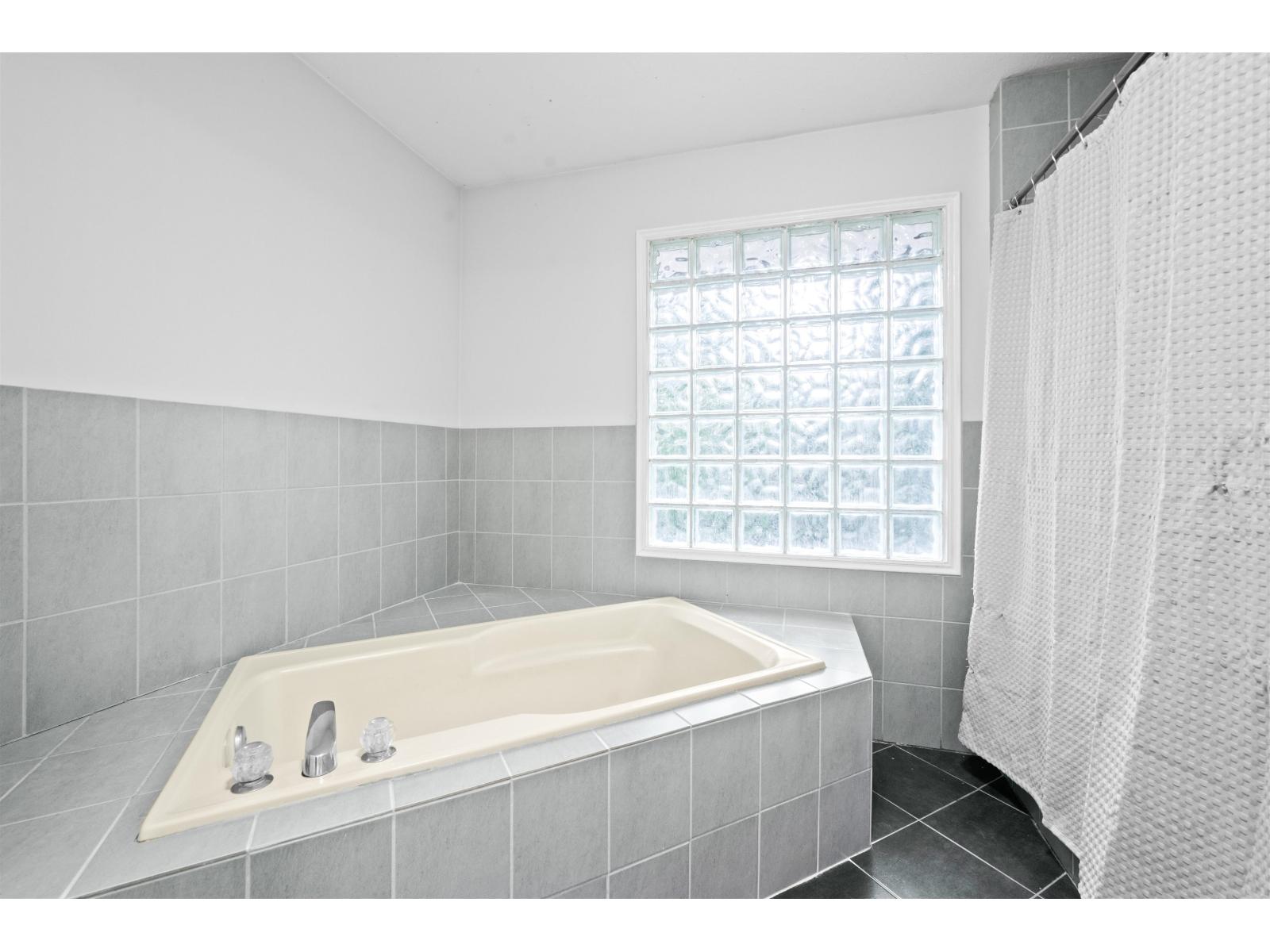 For sale: 8575 BROOKE ROAD, Delta, British Columbia V4C4G2 - R3110611 ...